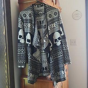 Iron fist scull sweater